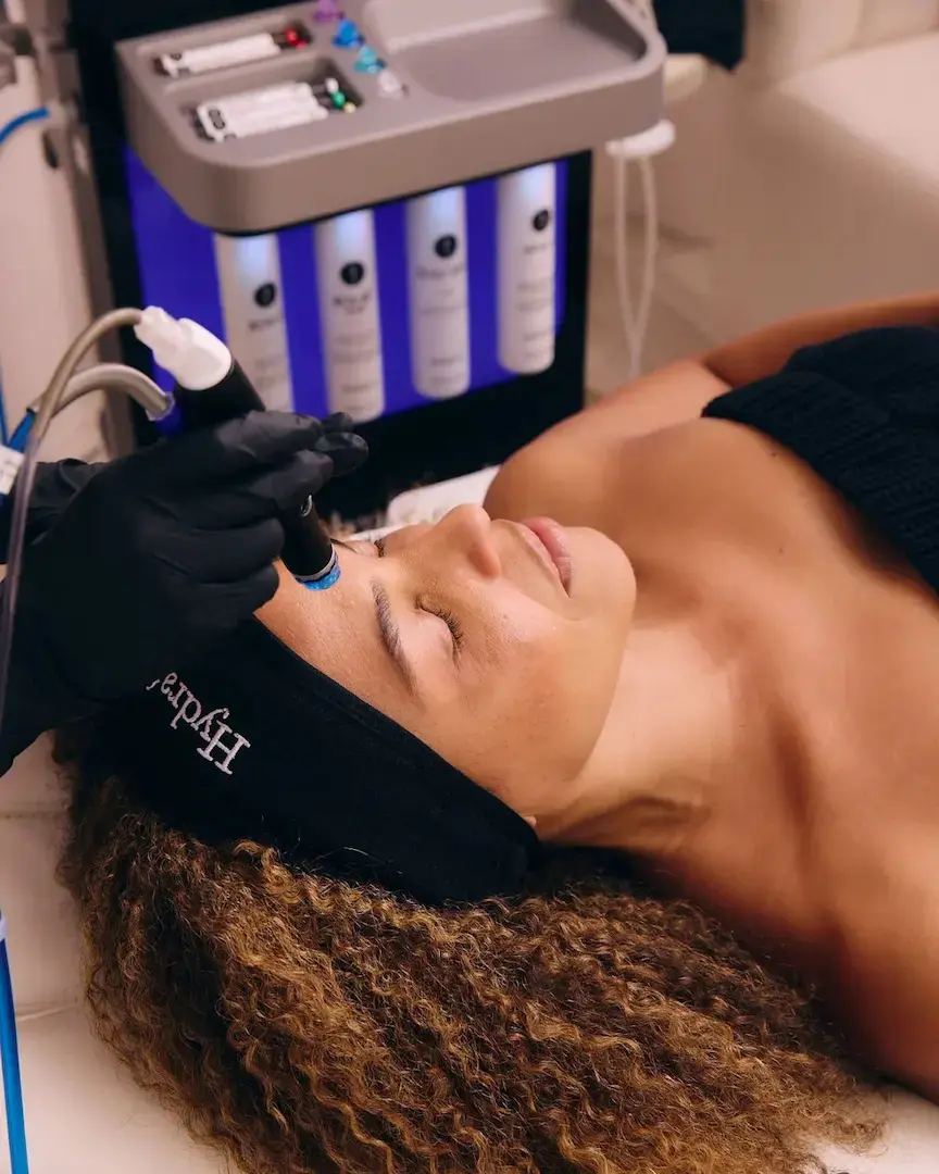 Hyrafacial sur un front