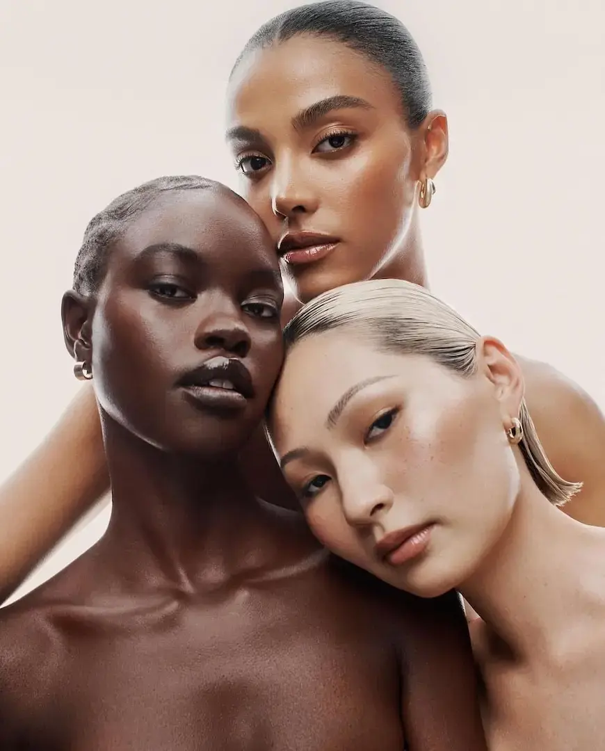 Trois visages avec peau parfaite