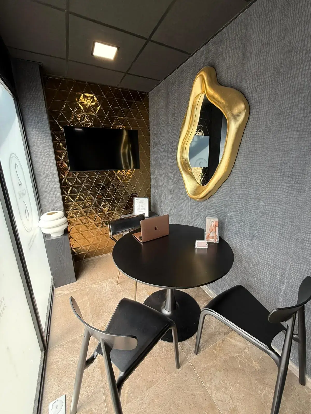 Intérieur du centre Laser 26 Avignon