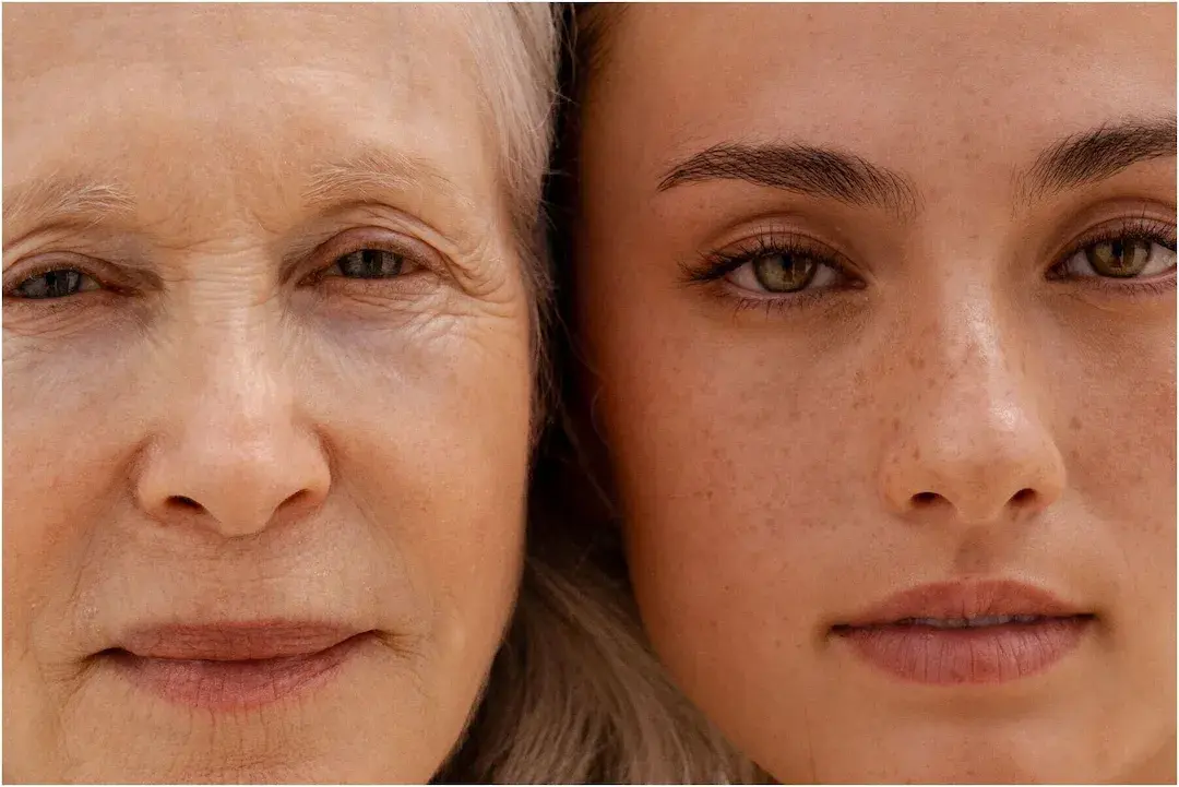 visage vieux et jeune côte à côte